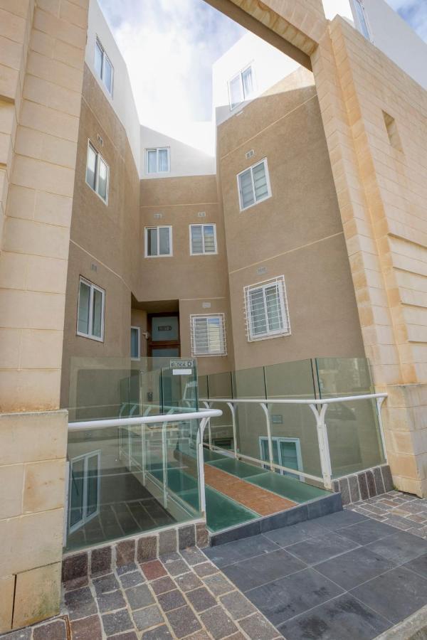 Apartment With Pool-Hosted By Sweetstay Zebbug  Buitenkant foto
